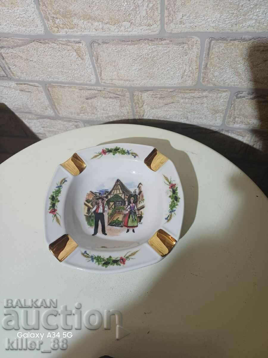 Porcelain ashtray with price 45.00 BGN | € 23.01 Porcelain ashtray with price 45.00 BGN | € 23.01