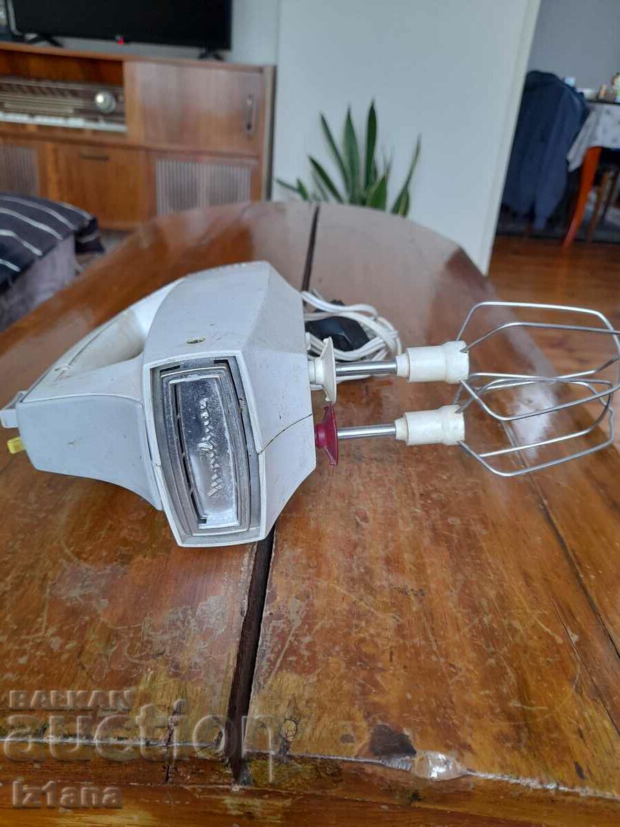 Ένα παλιό μίξερ Mulinex με τιμή 20.00 BGN | € 10.23 Ένα παλιό μίξερ Mulinex με τιμή 20.00 BGN | € 10.23