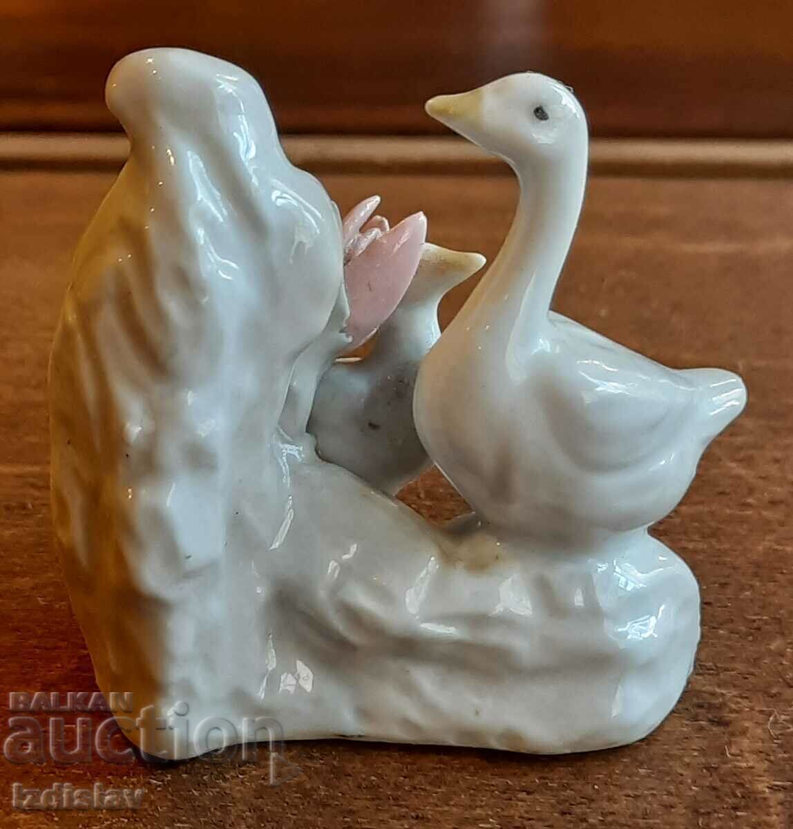 Porcelain figure of geese with price 30.00 BGN | € 15.34 Porcelain figure of geese with price 30.00 BGN | € 15.34