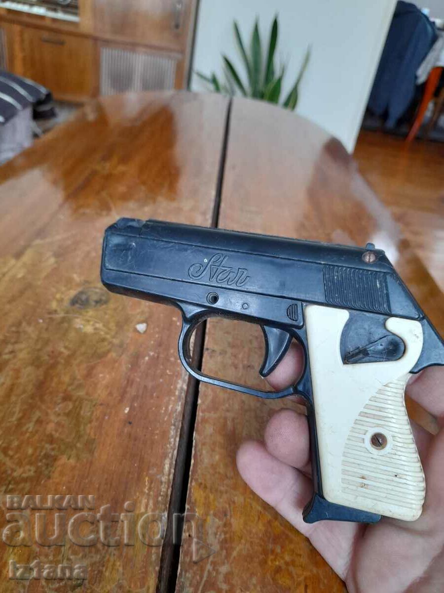 Ένα παλιό παιχνίδι, ένα όπλο με τιμή 5.00 BGN | € 2.56 Ένα παλιό παιχνίδι, ένα όπλο με τιμή 5.00 BGN | € 2.56