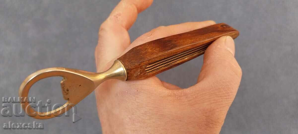 Un vechi deschizător de sticle - 5 Un vechi deschizător de sticle - 5