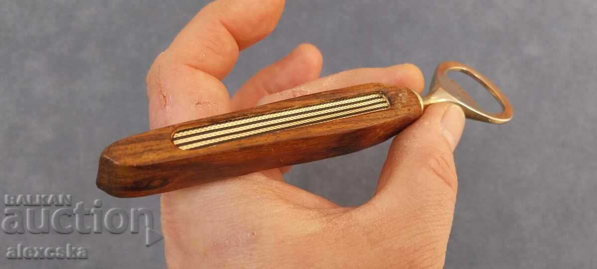 Un vechi deschizător de sticle - 7 Un vechi deschizător de sticle - 7