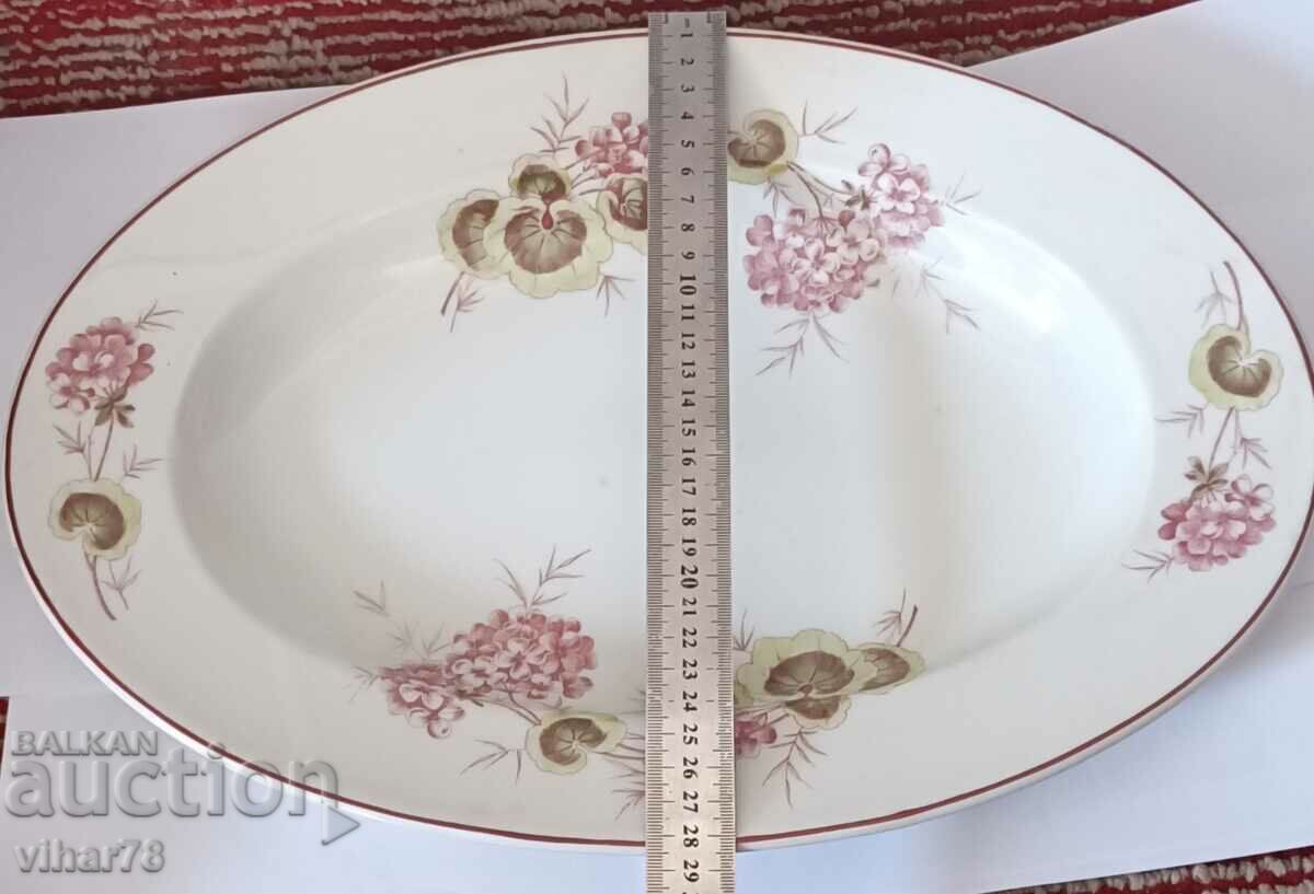 Auction  A LARGE PLATE