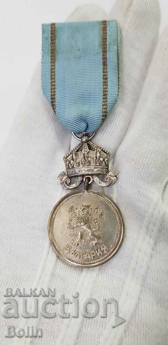 Много рядък сребърен регентски медал За Заслуга с корона