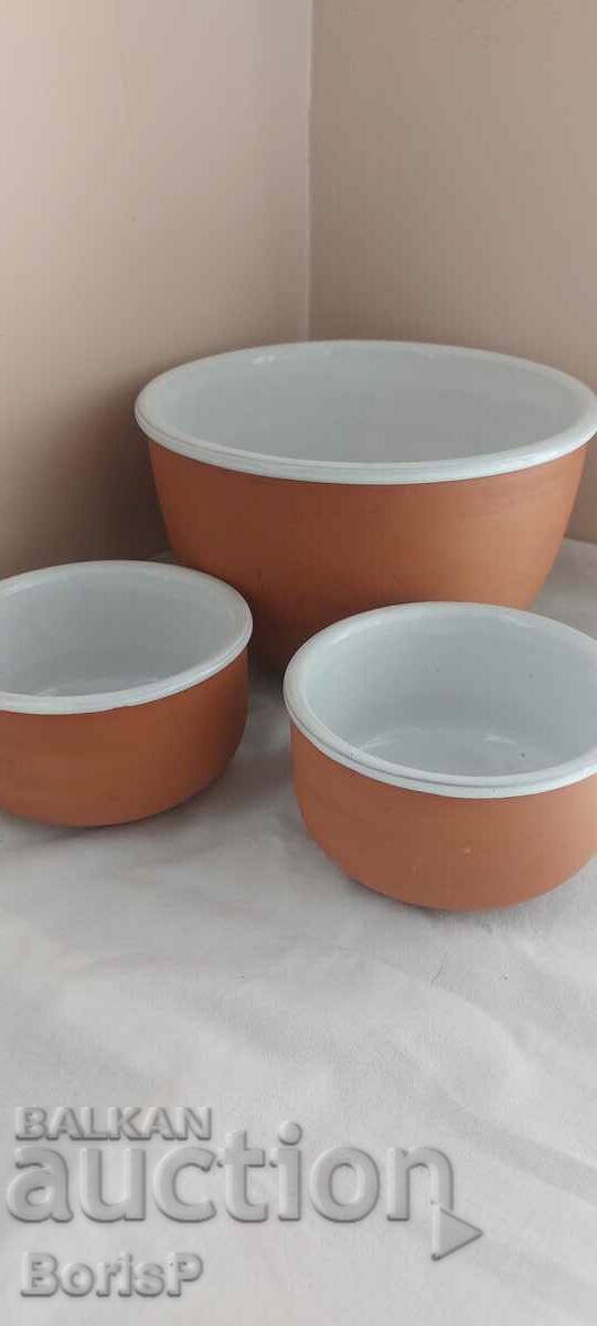 Clay baking dishes