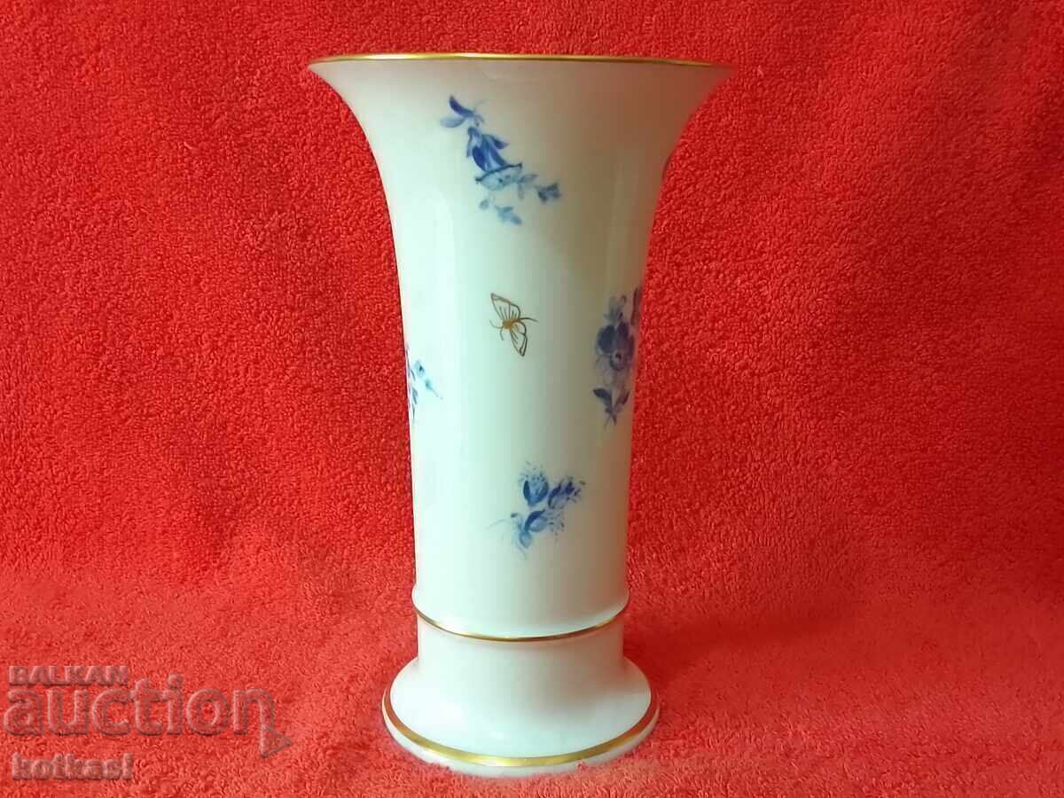 Delivery of Old porcelain vase KAISER handmade Delivery of Old porcelain vase KAISER handmade