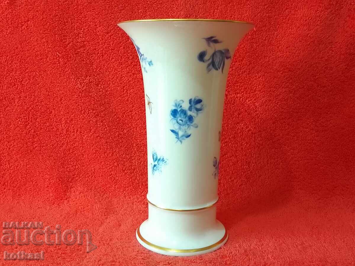 Old porcelain vase KAISER handmade