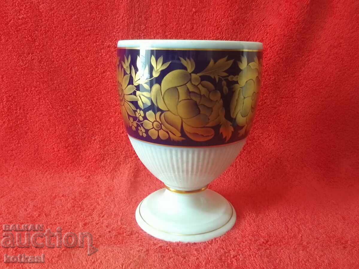 Delivery of Old Porcelain Vase Urn Hutschenreuther Cobalt Gilt Delivery of Old Porcelain Vase Urn Hutschenreuther Cobalt Gilt
