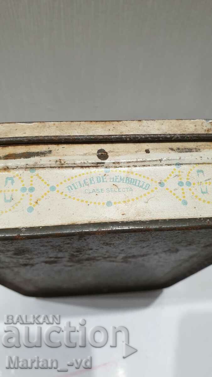 Стара ламаринена кутия с цена 40.00 лв. | € 20.45 Стара ламаринена кутия с цена 40.00 лв. | € 20.45