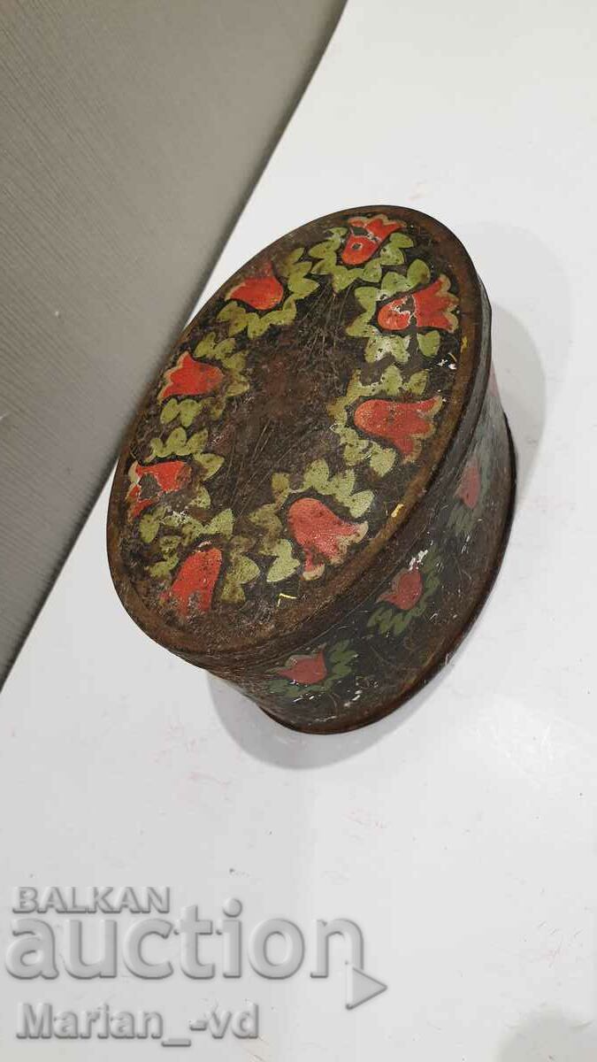 Auction Old tin box Auction Old tin box