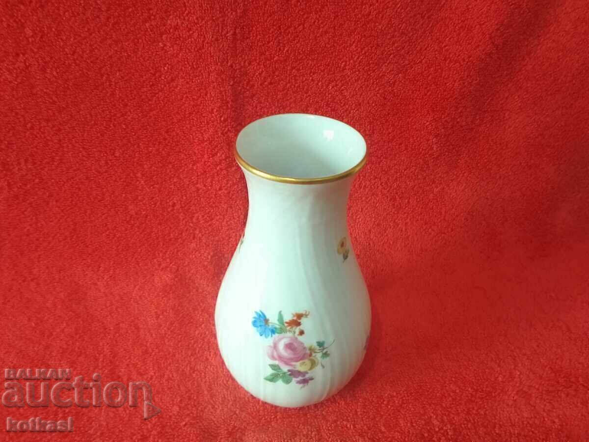 Old porcelain vase Hutschenreuther Dresden gilt relief - 7