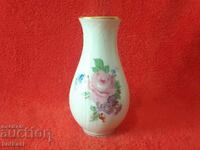 Vaza veche de portelan Hutschenreuther Dresda relief aurit