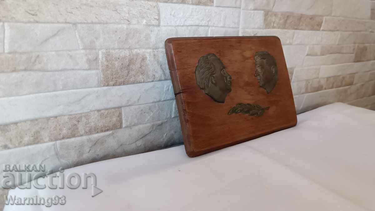 Delivery of Old bas-relief of Georgi Dimitrov and Valko Chervenkov - 19/14 cm Delivery of Old bas-relief of Georgi Dimitrov and Valko Chervenkov - 19/14 cm