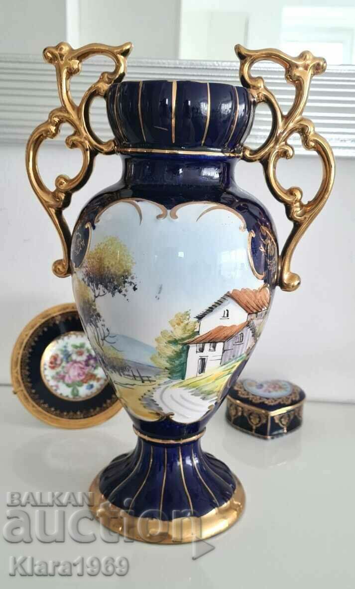 Красива порцеланова ваза с маркировка
