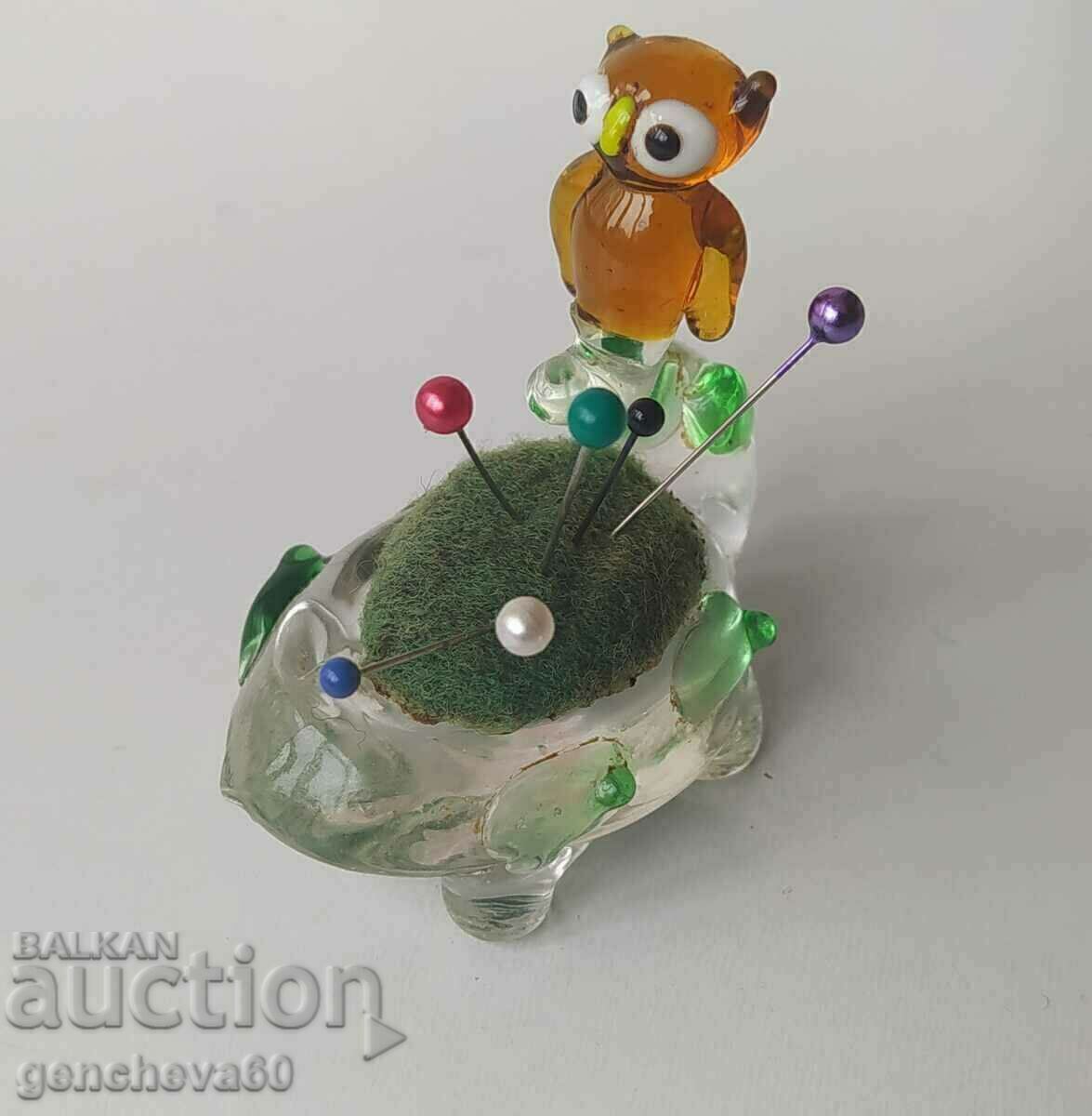 Аукцион Рядкост!!!Винтидж стъклена фигурка игленик
