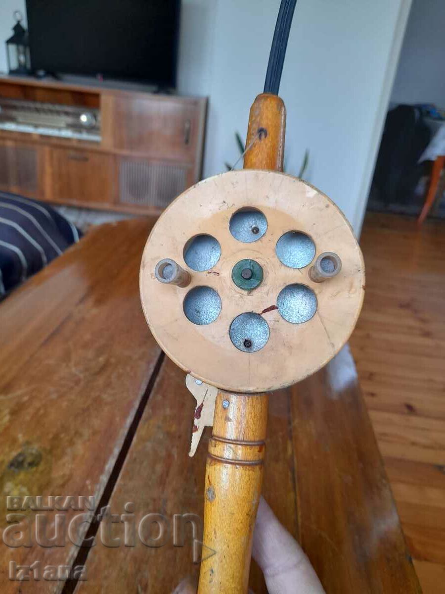 Delivery of Old fishing rod Delivery of Old fishing rod