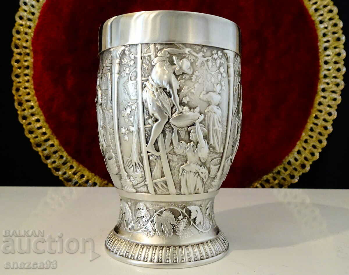 Goblet, tin cup Grozdober, wine. with price 69.00 BGN | € 35.28 Goblet, tin cup Grozdober, wine. with price 69.00 BGN | € 35.28