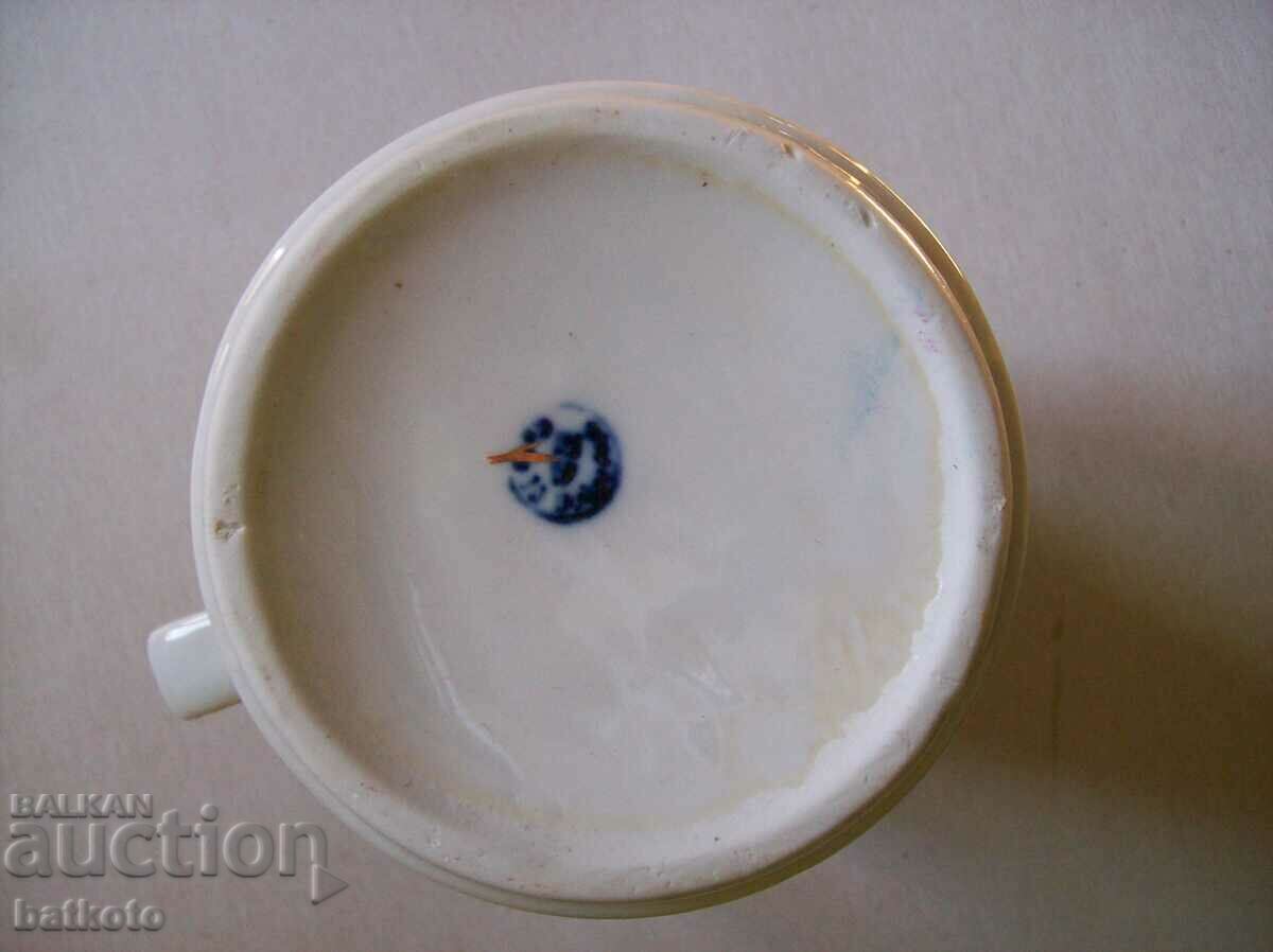 Licitație Obiect personal - ulcior din porțelan bulgar - social timpuriu. Licitație Obiect personal - ulcior din porțelan bulgar - social timpuriu.