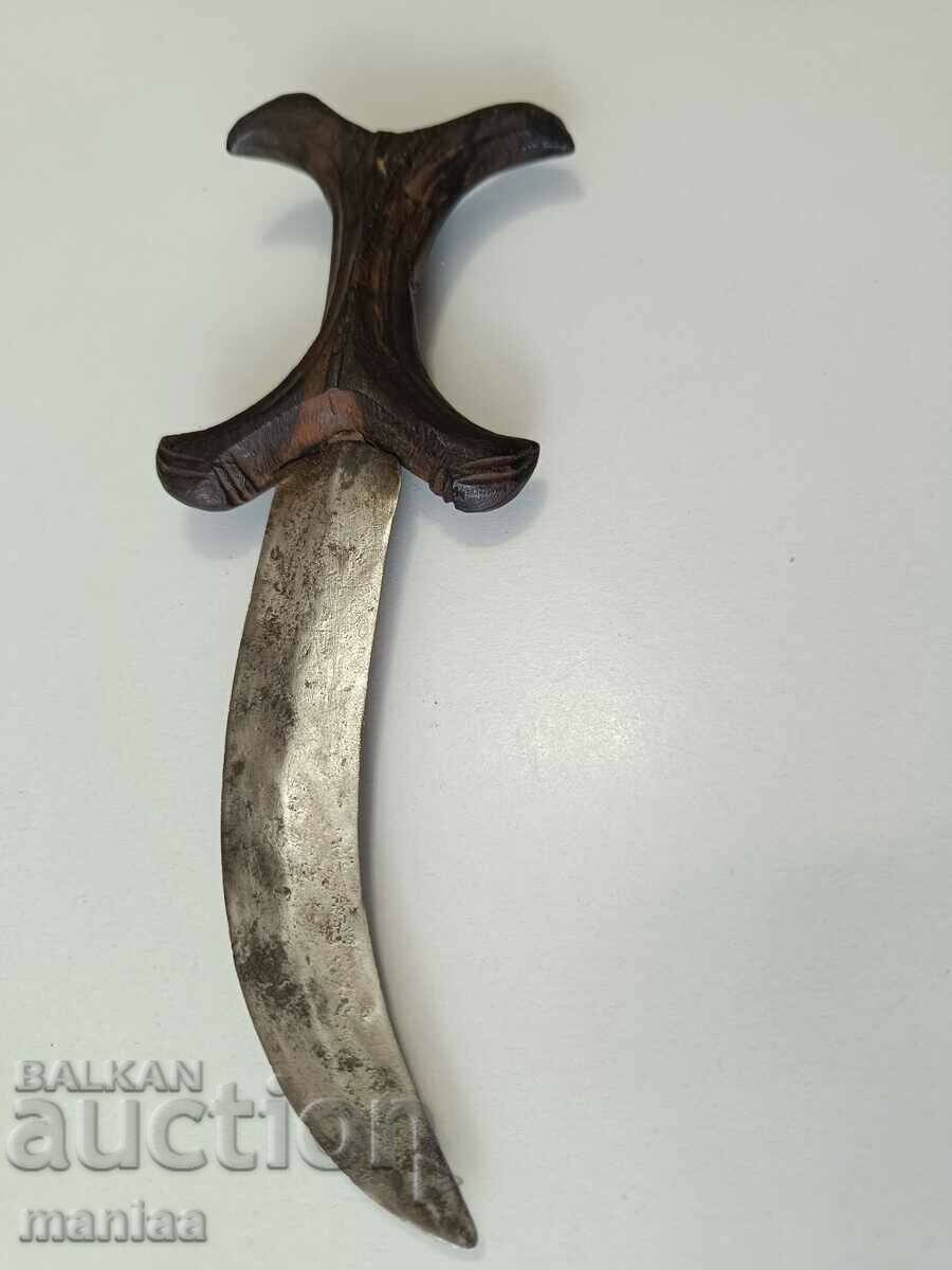 Delivery of Old African dagger 27 cm