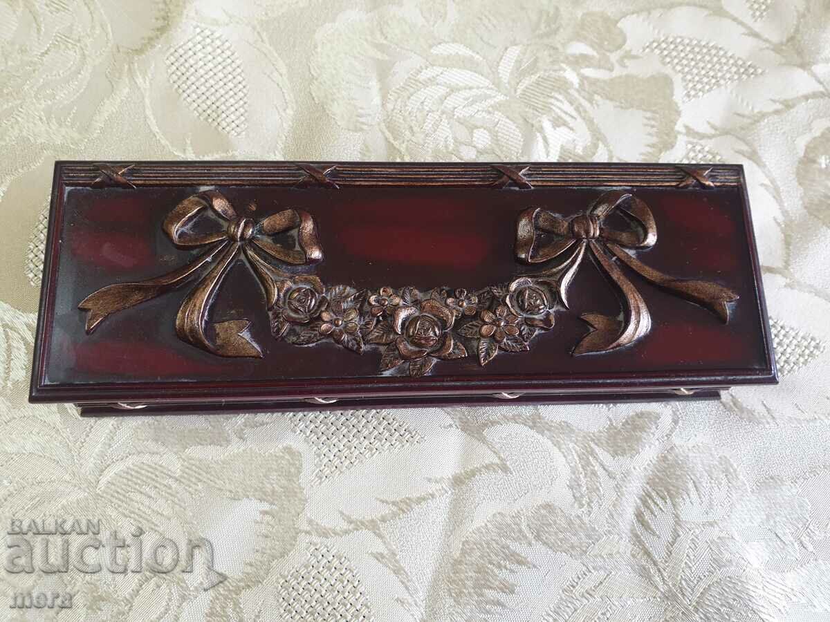 Exquisite box/pencil case/ with price 35.00 BGN | € 17.90 Exquisite box/pencil case/ with price 35.00 BGN | € 17.90