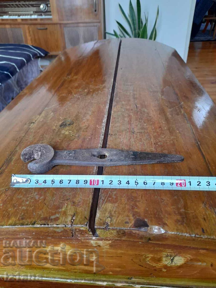 Delivery of Old wrench Delivery of Old wrench