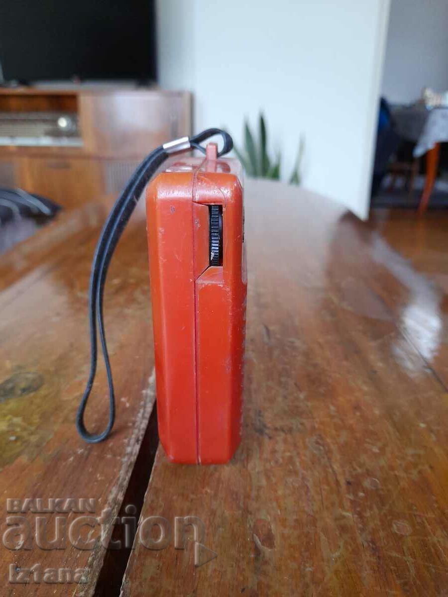 Radio vechi, receptor radio Sharp cu preț 20.00 BGN | € 10.23 Radio vechi, receptor radio Sharp cu preț 20.00 BGN | € 10.23