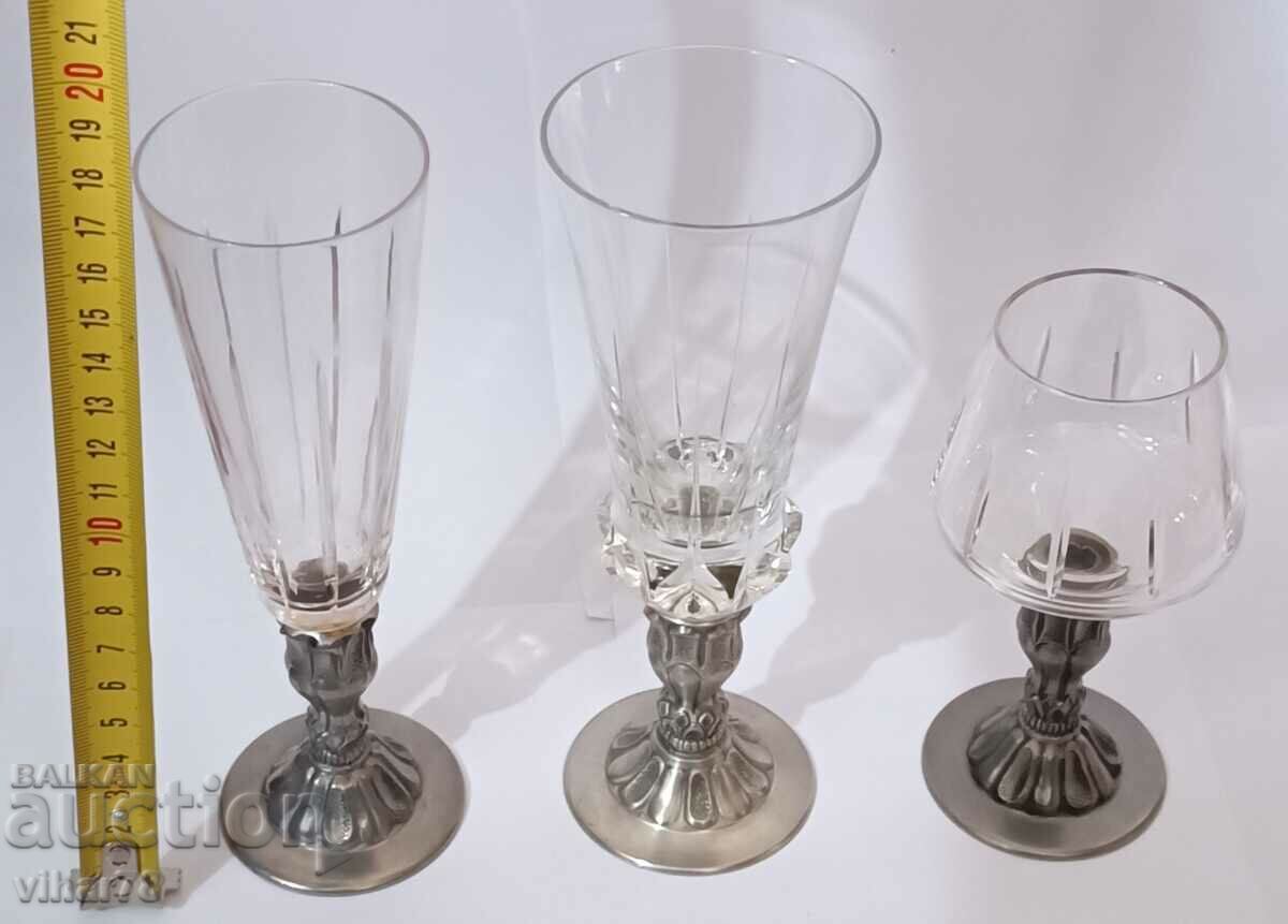 Delivery of Lot of three glasses
