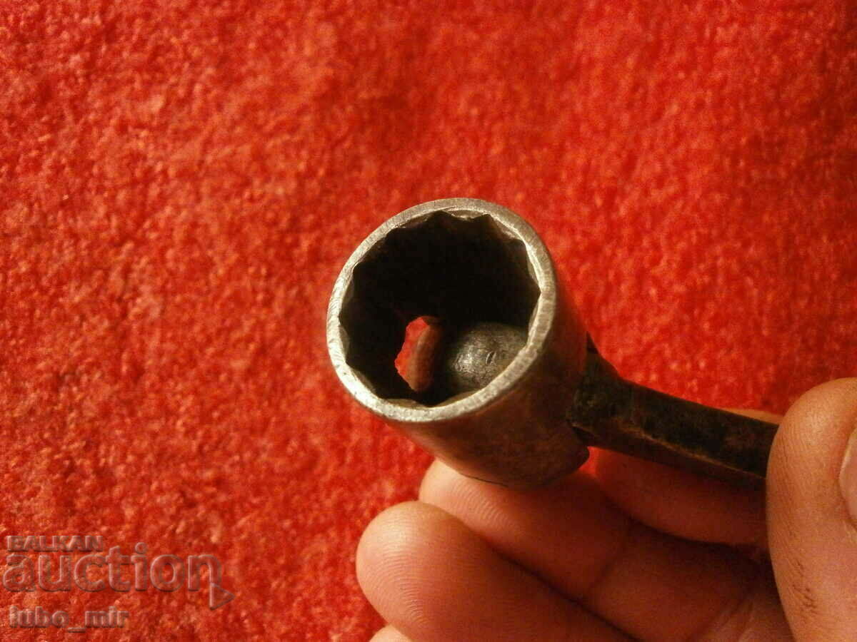 Delivery of OLD GERMAN WRENCH 16-17 BELZER