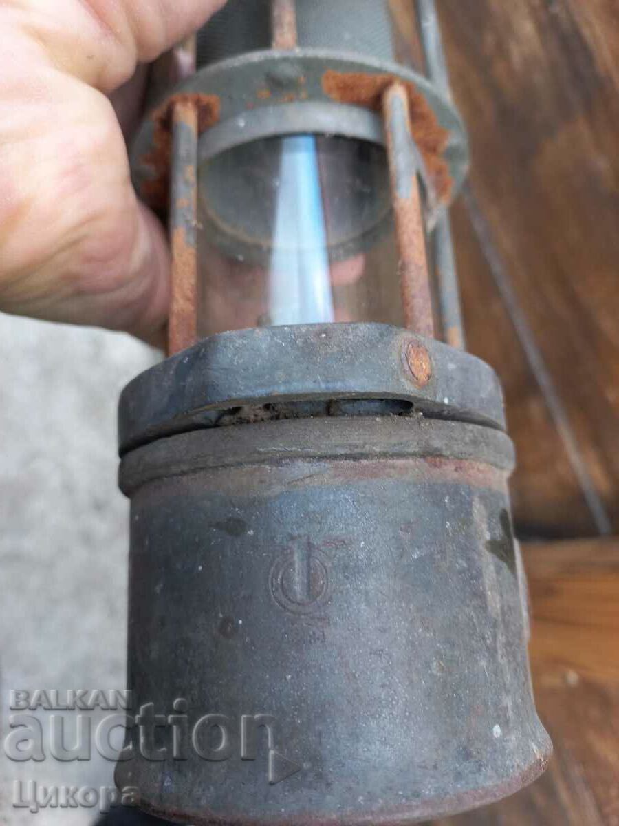 Auction OLD MINER'S GAS LAMP WITH IGNITER Auction OLD MINER'S GAS LAMP WITH IGNITER