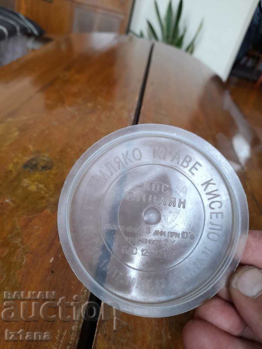Auction  Old yogurt cap