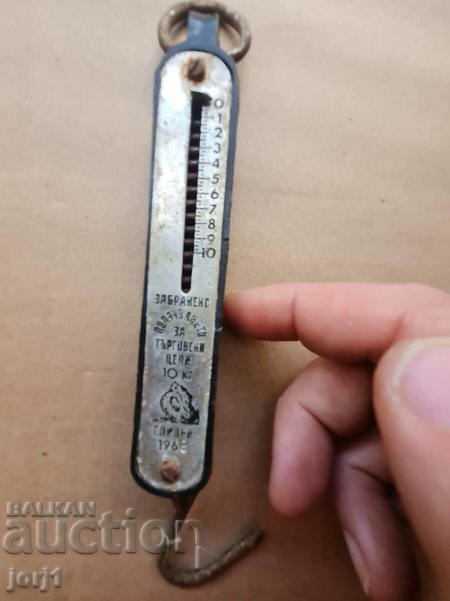 Auction  an old scale with a hook