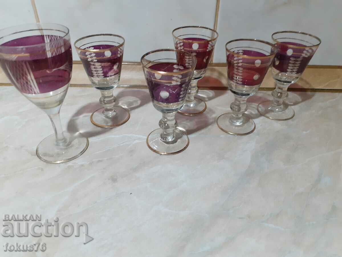Lot of red glass goblets - 6 Lot of red glass goblets - 6
