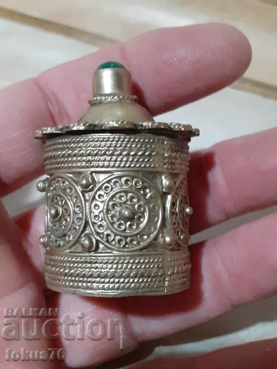 Auction Beautiful little filigree box Auction Beautiful little filigree box