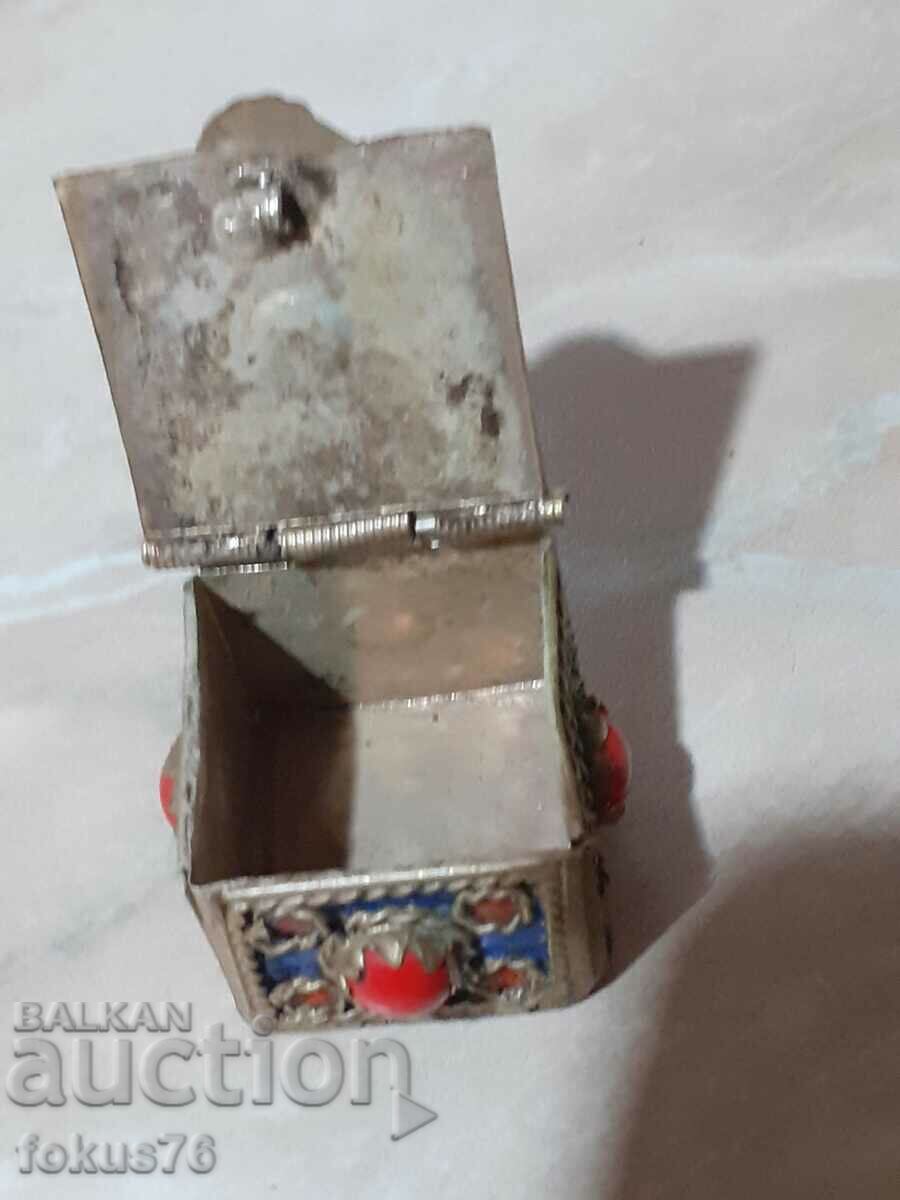 Beautiful little enamel box - 5 Beautiful little enamel box - 5