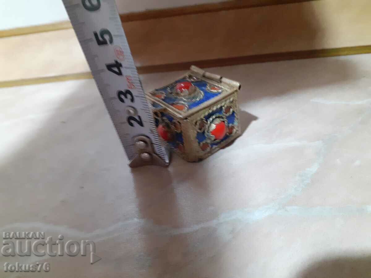 Beautiful little enamel box - 7 Beautiful little enamel box - 7