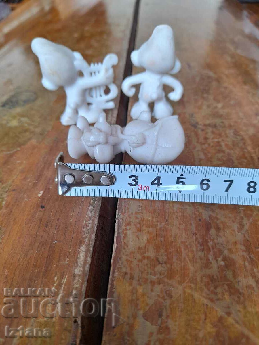 Delivery of Old figurine, smurf figurines