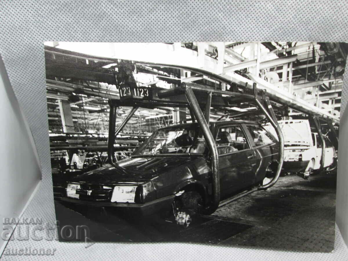 ΜΙΑ ΣΠΑΝΙΑ ΦΩΤΟΓΡΑΦΙΑ ΓΡΑΜΜΗΣ ΣΥΝΑΡΜΟΛΟΓΗΣΗΣ ΣΕ ΕΡΓΟΣΤΑΣΙΟ LADA με τιμή 30.00 BGN | € 15.34 ΜΙΑ ΣΠΑΝΙΑ ΦΩΤΟΓΡΑΦΙΑ ΓΡΑΜΜΗΣ ΣΥΝΑΡΜΟΛΟΓΗΣΗΣ ΣΕ ΕΡΓΟΣΤΑΣΙΟ LADA με τιμή 30.00 BGN | € 15.34