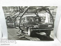 RARE PHOTO OF ASSEMBLY LINE AT LADA-2 FACTORY