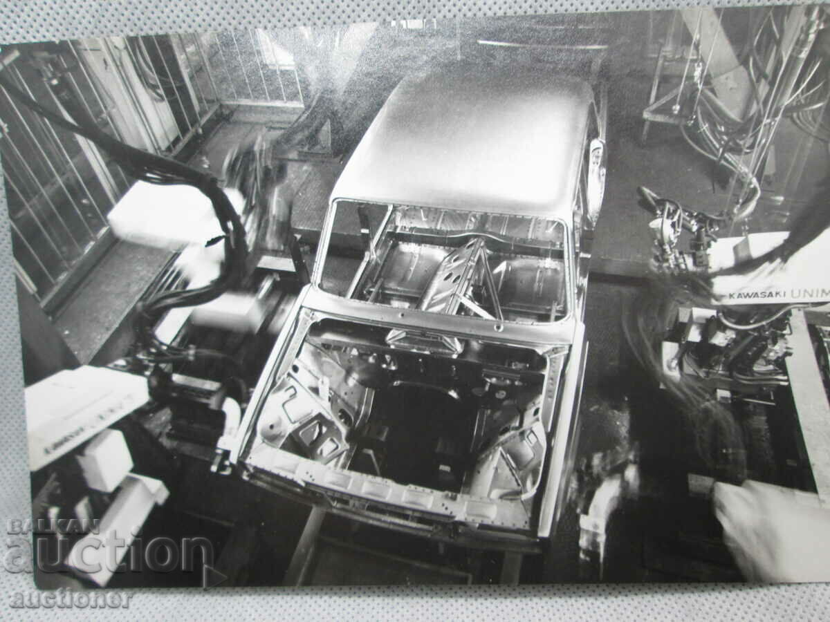 Auction RARE PHOTO OF ASSEMBLY LINE AT LADA-3 FACTORY Auction RARE PHOTO OF ASSEMBLY LINE AT LADA-3 FACTORY