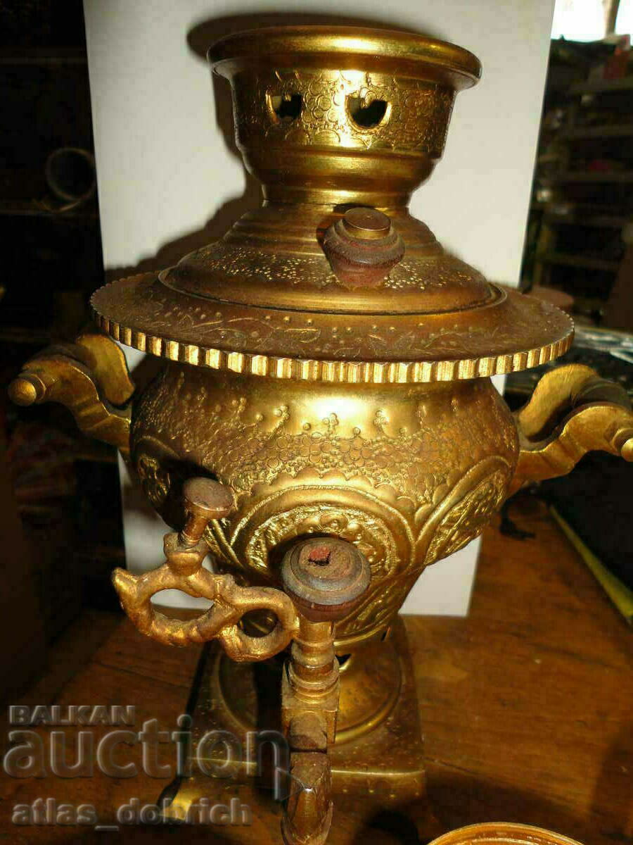 Samovar rusesc de bronz.