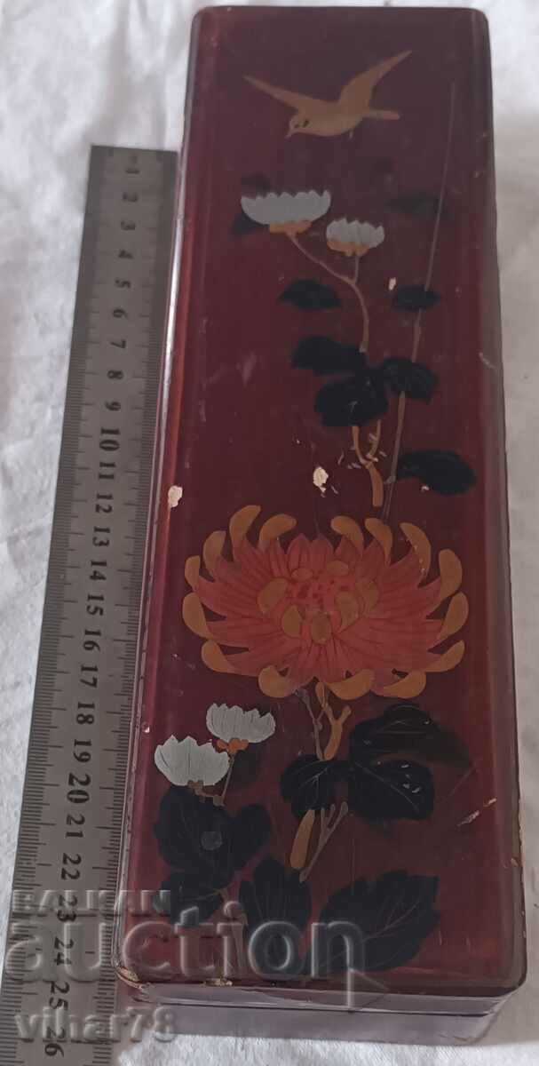 Рядка стара кутия с цена € 79.99 | 156.45 лв.