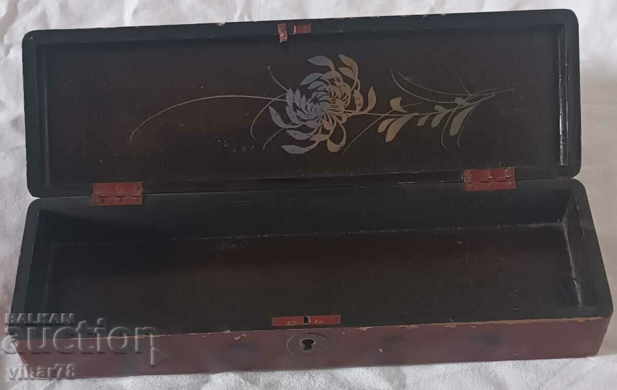 Auction Rare old box Auction Rare old box