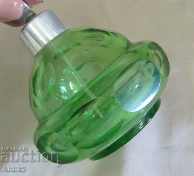 Vintich Crystal Green Perfume Bottle with price 25.00 BGN | € 12.78 Vintich Crystal Green Perfume Bottle with price 25.00 BGN | € 12.78