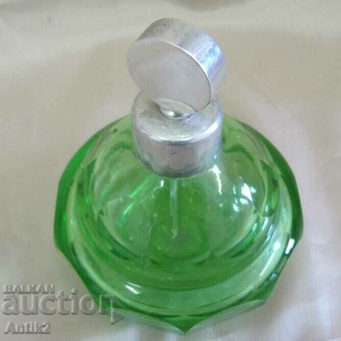 Auction Vintich Crystal Green Perfume Bottle Auction Vintich Crystal Green Perfume Bottle