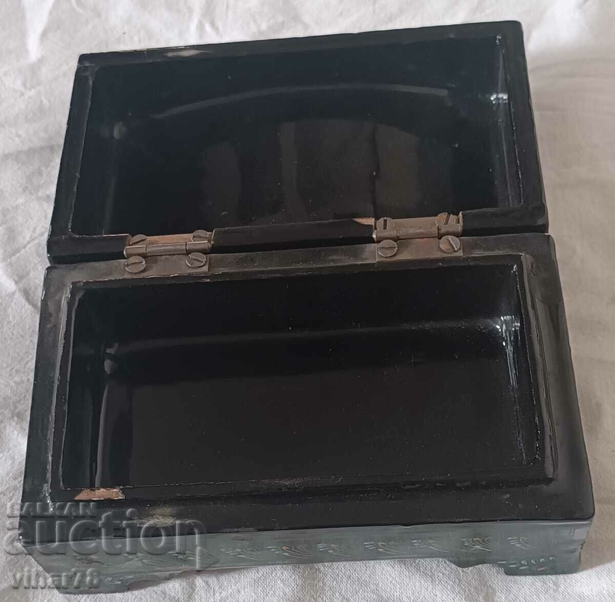 Auction Rare old box Auction Rare old box