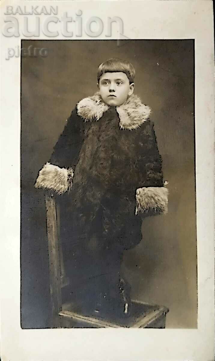 Βασίλειο της Βουλγαρίας. 1929 Βλέπεται. Παλιά φωτογραφία - αγόρι με συν..