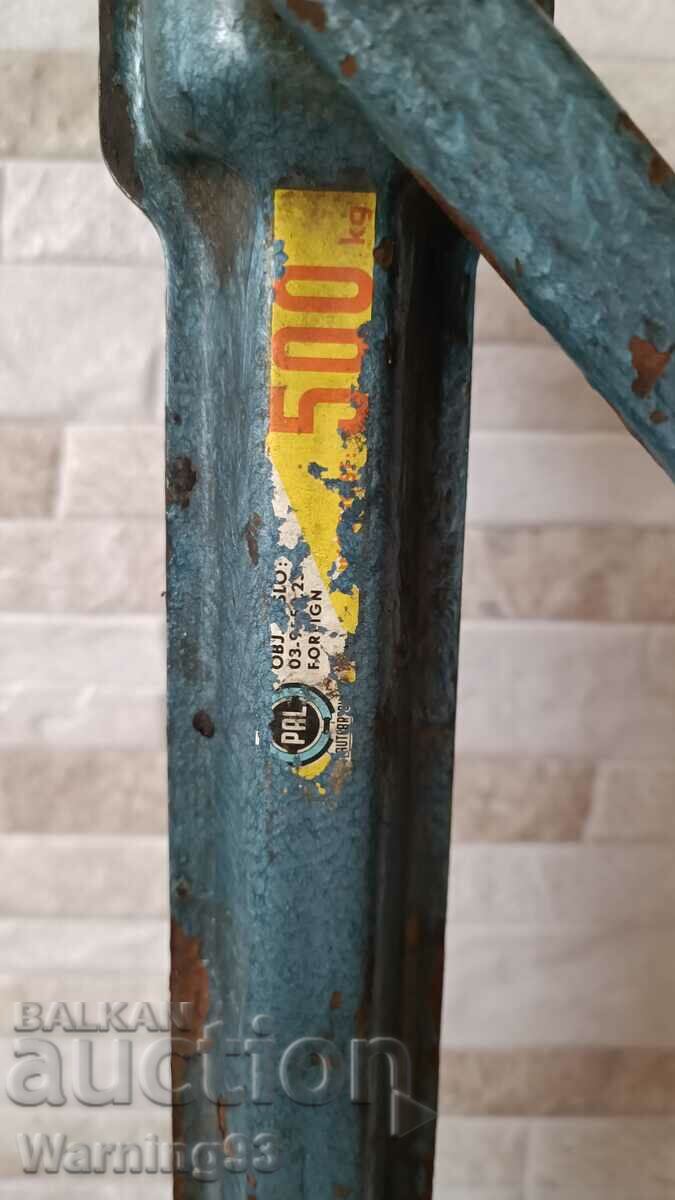 Оригинален крик за Шкода / Skoda 1000MB - 100S - 105 - 120 с цена 50.00 лв. | € 25.56 Оригинален крик за Шкода / Skoda 1000MB - 100S - 105 - 120 с цена 50.00 лв. | € 25.56