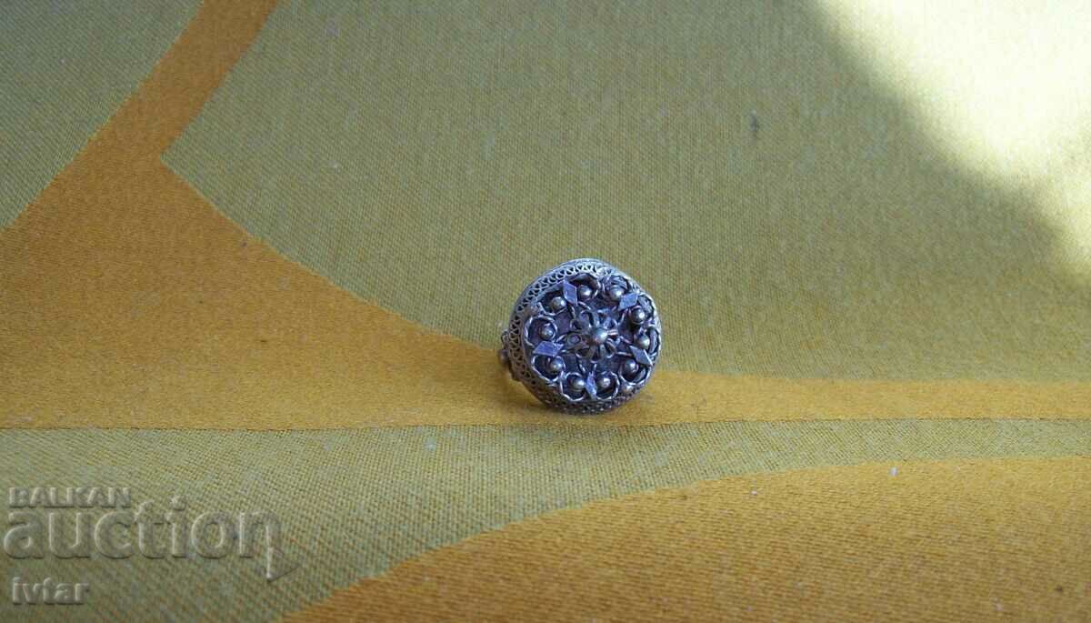 Auction Antique silver ring Auction Antique silver ring