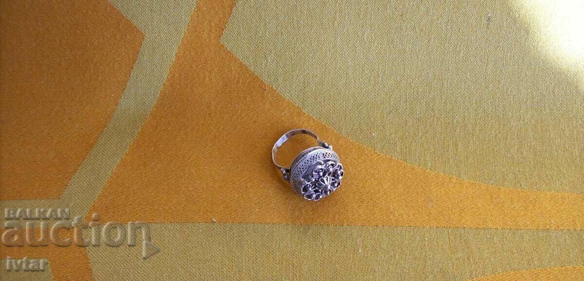 Inel de argint antic Inel de argint antic