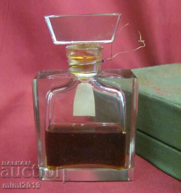 Delivery of 70's Crystal Glass Perfume - Riga - USSR Delivery of 70's Crystal Glass Perfume - Riga - USSR